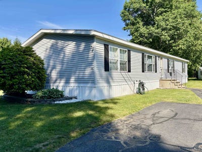 /international/us/63-oak-drive-north-hampton-nh-110108798090/