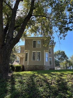 /international/us/1106-parallel-street-atchison-ks-110120455385/