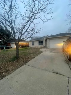 /international/us/221-britni-loop-kyle-tx-110105529740/