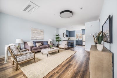 /international/us/451-essex-st-2-beverly-ma-110108960569/