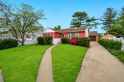 /international/us/529-liberty-street-uniondale-ny-110119403393/