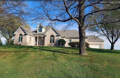 /international/us/33154-hickory-avenue-sioux-city-ia-110107667759/
