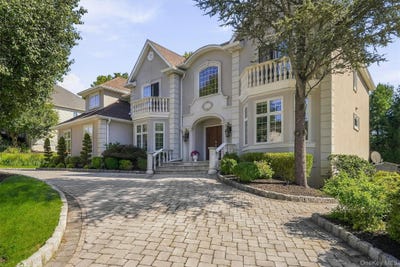/international/us/18-king-arthur-court-new-city-ny-110119957485/