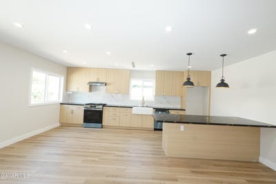 /international/us/10345-blucher-avenue-granada-hills-ca-110101367539/