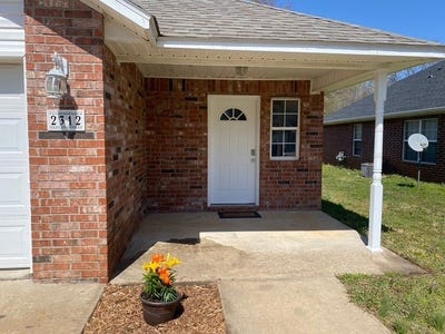 /international/us/2312-w-skyler-drive-fayetteville-ar-110107440158/