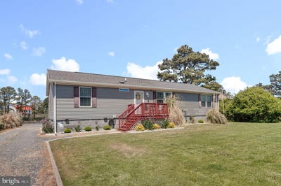/international/us/5245-main-st-chincoteague-island-va-110109084678/