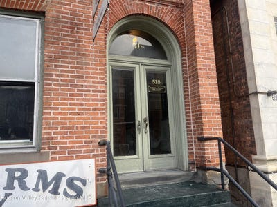 /international/us/518-warren-1st-floor-hudson-ny-110107231464/