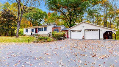 /international/us/86a-n-pownal-road-new-gloucester-me-110120449514/