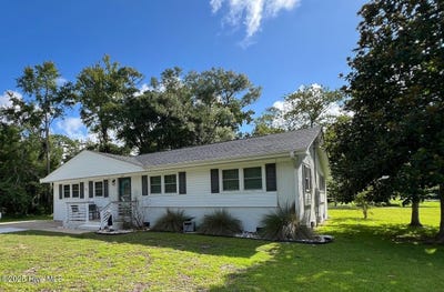 /international/us/109-yaupon-drive-cape-carteret-nc-110100949370/