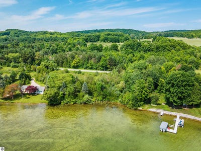 /international/us/1777-s-lake-shore-drive-lake-leelanau-mi-110093175827/