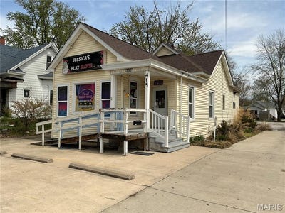 /international/us/415-n-broad-street-carlinville-il-110108223445/