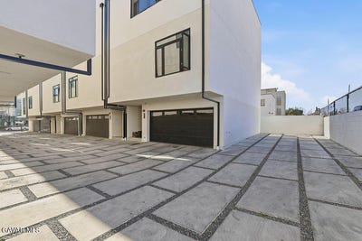 /international/us/6511-n-contour-lane-north-hollywood-ca-110107481569/