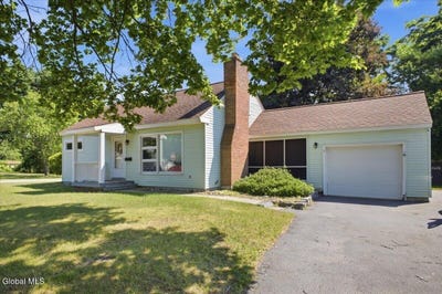 /international/us/6-carlton-drive-queensbury-ny-110109335642/