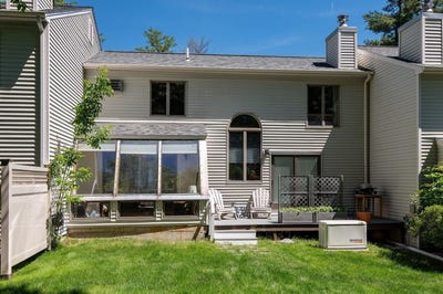 /international/us/23-bucks-hill-road-durham-nh-110108903416/