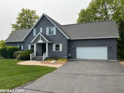 /international/us/3922-s-bay-bluffs-cedar-mi-110101530040/?lang=en