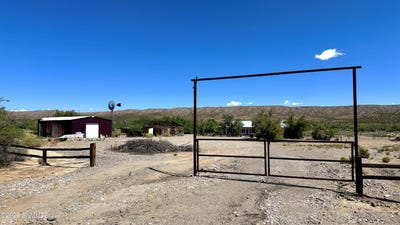 /international/us/57-old-ranch-road-elephant-butte-nm-110119363329/