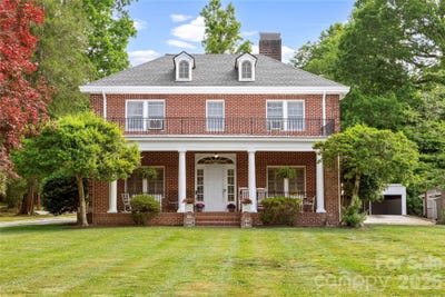 /international/us/1518-greenville-highway-hendersonville-nc-110108353531/