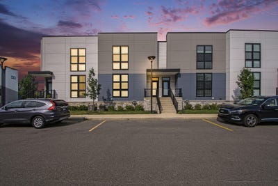 /international/us/6015-port-view-drive-se-grand-rapids-mi-110107433292/