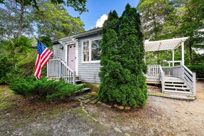 /international/us/27-crooked-meadow-road-east-falmouth-ma-110110047811/