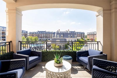 /international/us/2000-royal-court-north-hills-ny-110106271677/