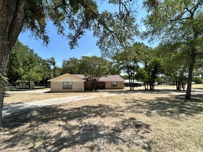 /international/us/137-county-road-1759a-clifton-tx-110109759657/