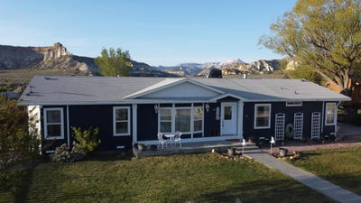 /international/us/55-e-300-n-henrieville-ut-110106056321/