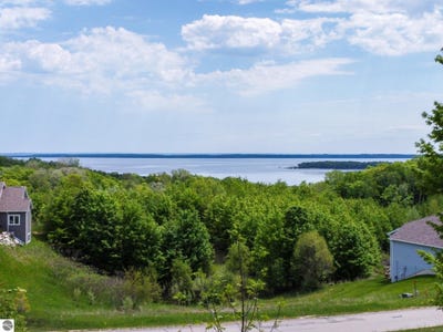 /international/us/1881-n-blue-water-court-suttons-bay-mi-110106252112/
