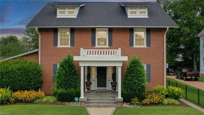 /international/us/211-s-broad-street-suffolk-va-110101177347/
