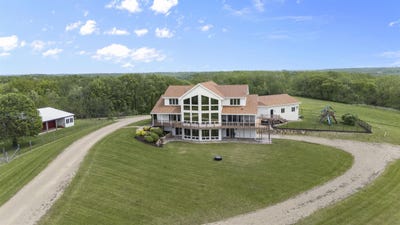 /international/us/4230-dalby-road-black-earth-wi-110099634110/