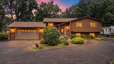 /international/us/1089-n-200-w-chesterton-in-110119369058/