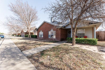 /international/us/3419-97th-street-lubbock-tx-110107345359/
