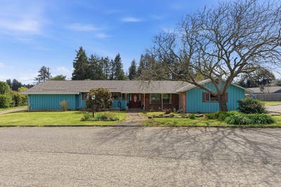 /international/us/105-w-17th-place-coquille-or-110106961980/
