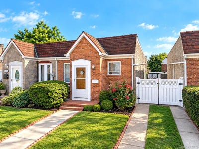 /international/us/151-68-24th-avenue-whitestone-ny-110120043125/