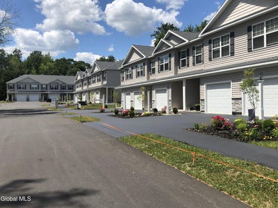 /international/us/rdg-mnr-court-niskayuna-ny-110107584796/