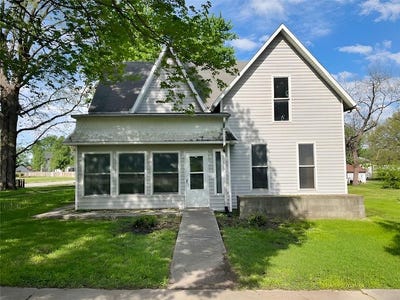 /international/us/208-s-3rd-street-hopkins-mo-110108979681/