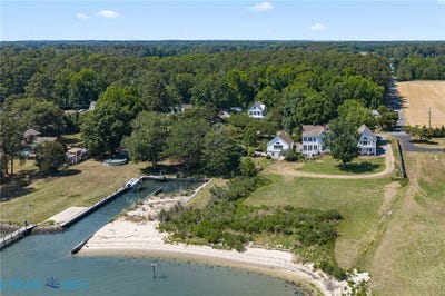 /international/us/2414-windmill-point-road-white-stone-va-110108255366/