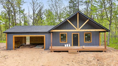 /international/us/4394-eagle-s-nest-road-danbury-wi-110108734875/