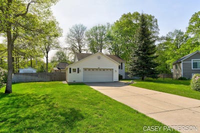 /international/us/94-elwood-court-holland-mi-110108354008/