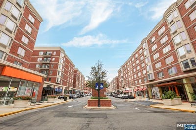 /international/us/5311-city-place-edgewater-nj-110108568843/
