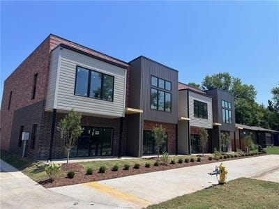 /international/us/947-se-10th-street-bentonville-ar-110105326787/
