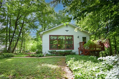 /international/us/1683-ridge-road-hinckley-oh-110108660851/