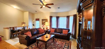 /international/us/512-narragansett-villas-drive-lindenhurst-ny-110103923308/