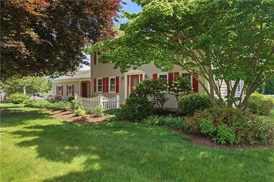/international/us/2699-diamond-hill-road-cumberland-ri-110108359336/
