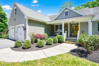 /international/us/16-fernwood-drive-east-longmeadow-ma-110108628025/