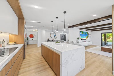 /international/us/2451-ne-199th-street-miami-fl-110106370721/