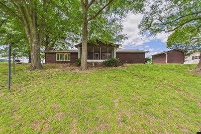 /international/us/2796-riverview-drive-norfork-ar-110107609537/
