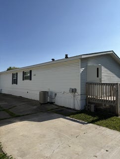 /international/us/50-candlelight-drive-sauk-village-il-110107077241/