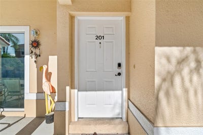 /international/us/21041-sunpoint-way-lutz-fl-110109453721/