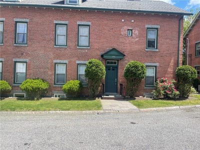 /international/us/1746-lonsdale-avenue-lincoln-ri-110108438811/