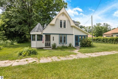 /international/us/7692-3rd-street-thompsonville-mi-110100342072/